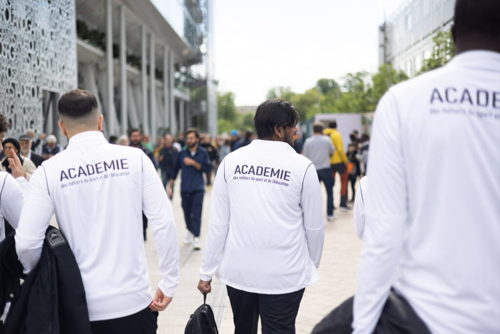 Apprenants de l'Académie des Métiers du Sport et de l'Éducation d'Educaterra à Roland Garros 